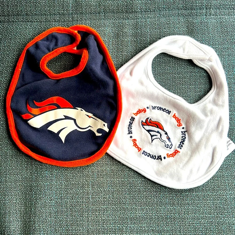 2️⃣ Super Bowl Champions Denver Broncos Bibs 2️⃣